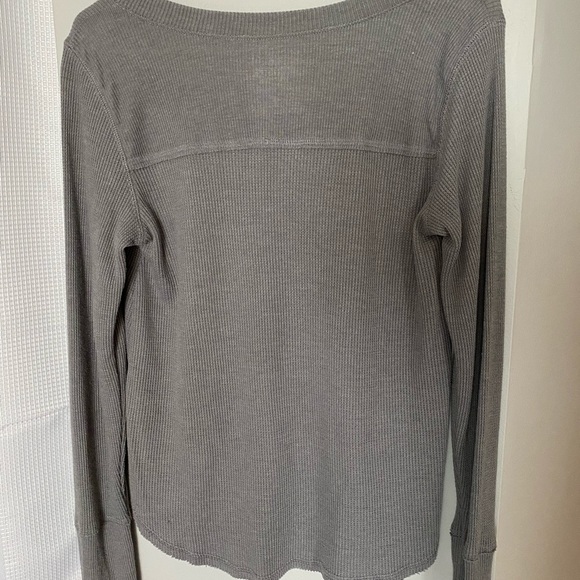 waffle knit hollister long sleeve v-neck top - Picture 2 of 3
